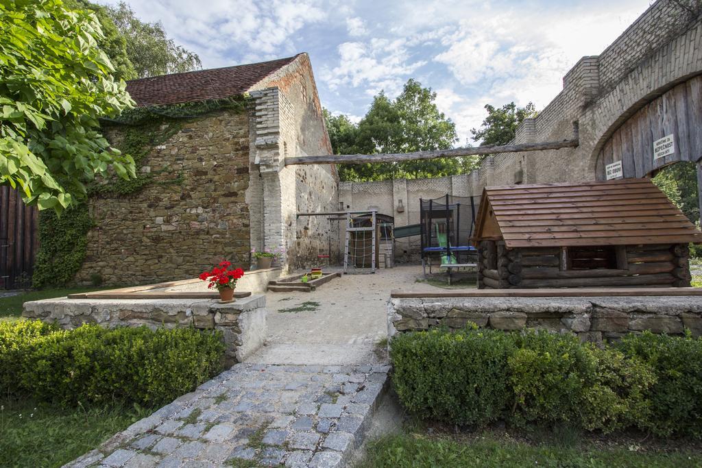 Penzion Ve Stoleti Lodenice Exterior photo