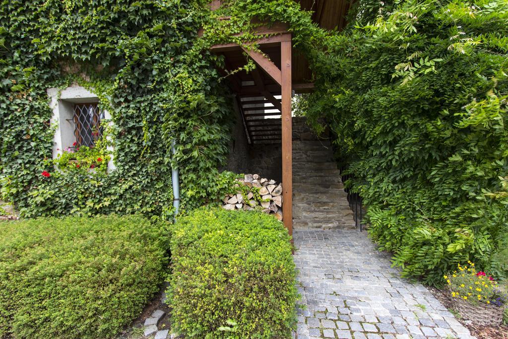 Penzion Ve Stoleti Lodenice Exterior photo