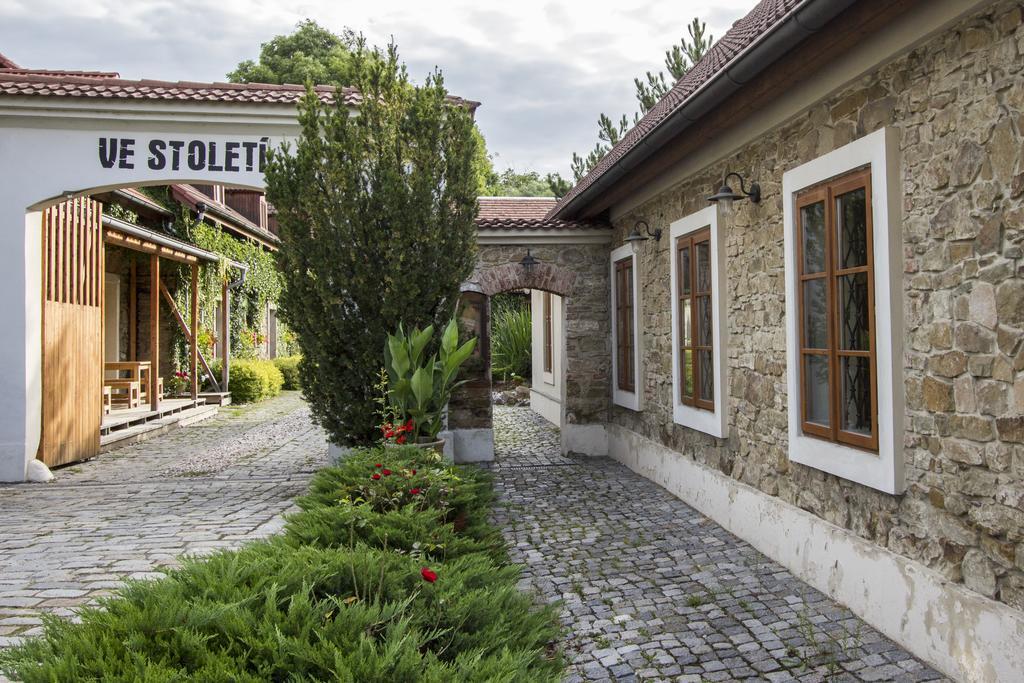 Penzion Ve Stoleti Lodenice Exterior photo