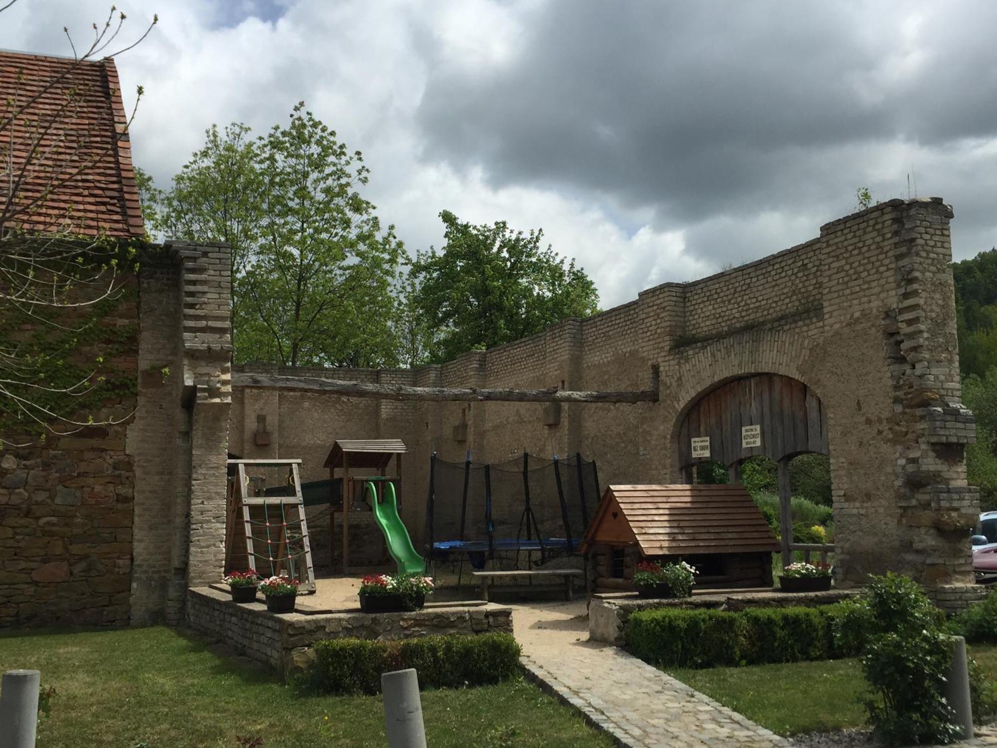 Penzion Ve Stoleti Lodenice Exterior photo